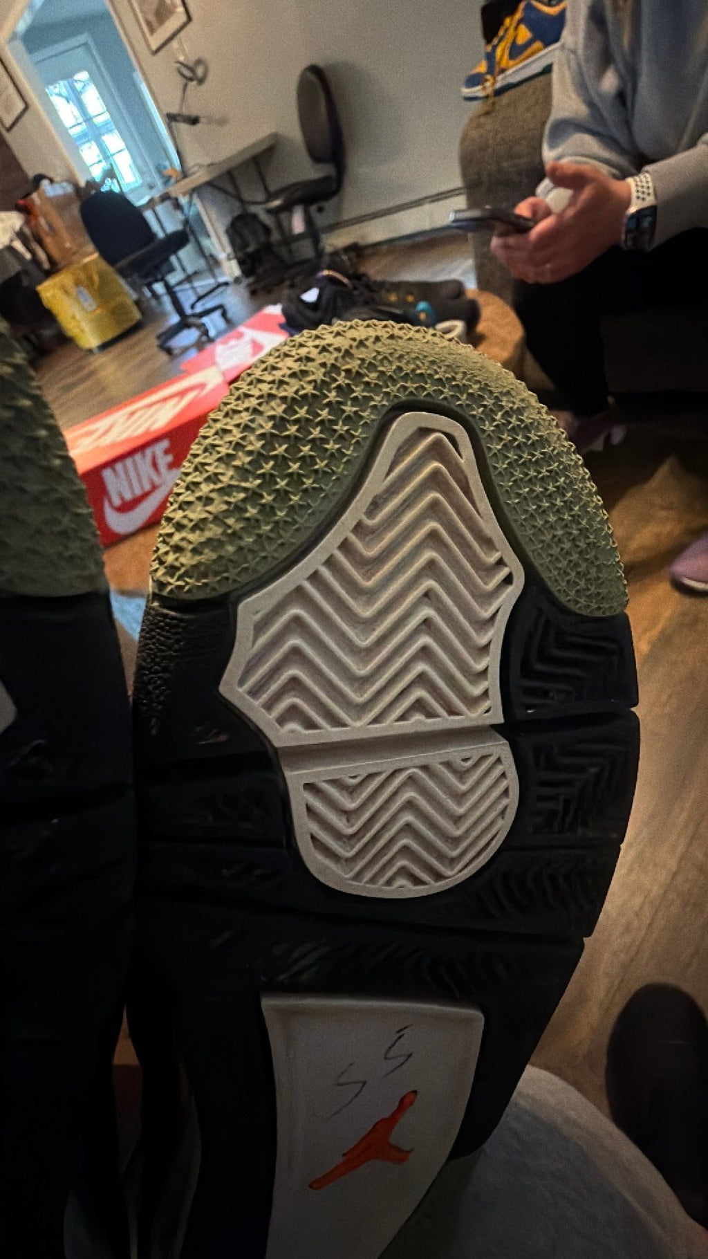 1110 Jordan 4 Retro sneakers in the "Canyon Purple