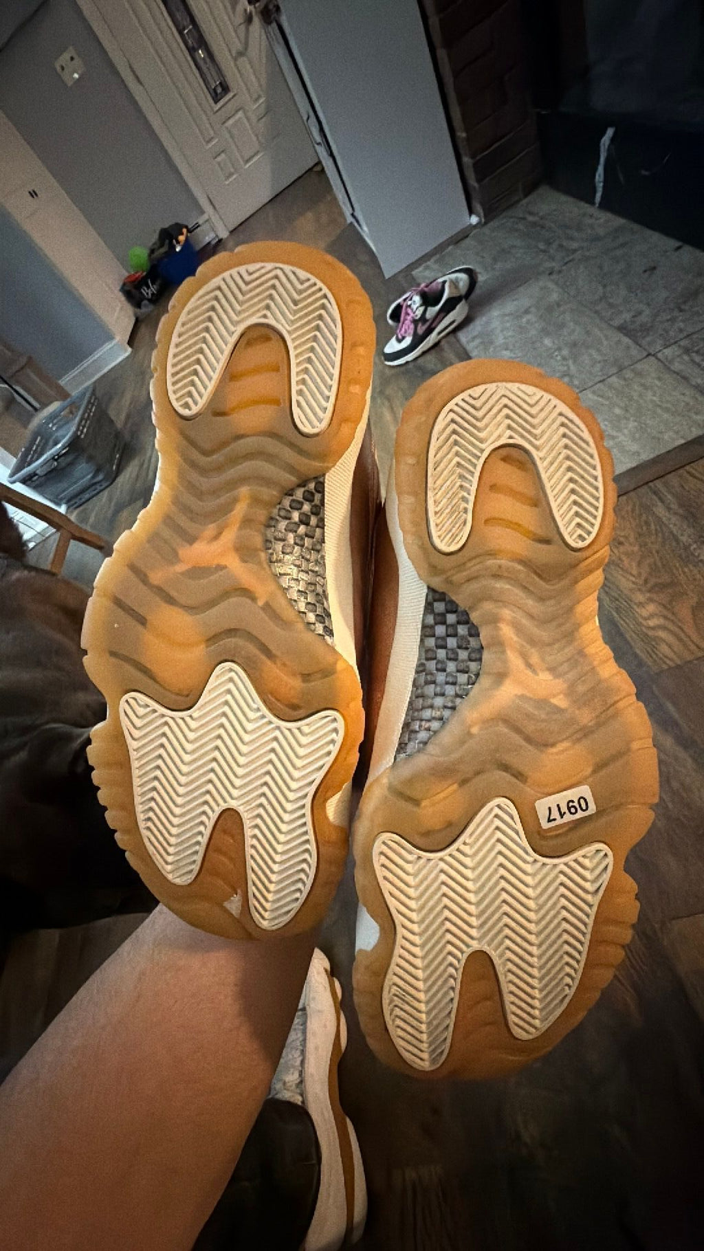 0917 jordan 11 retro low rose fold