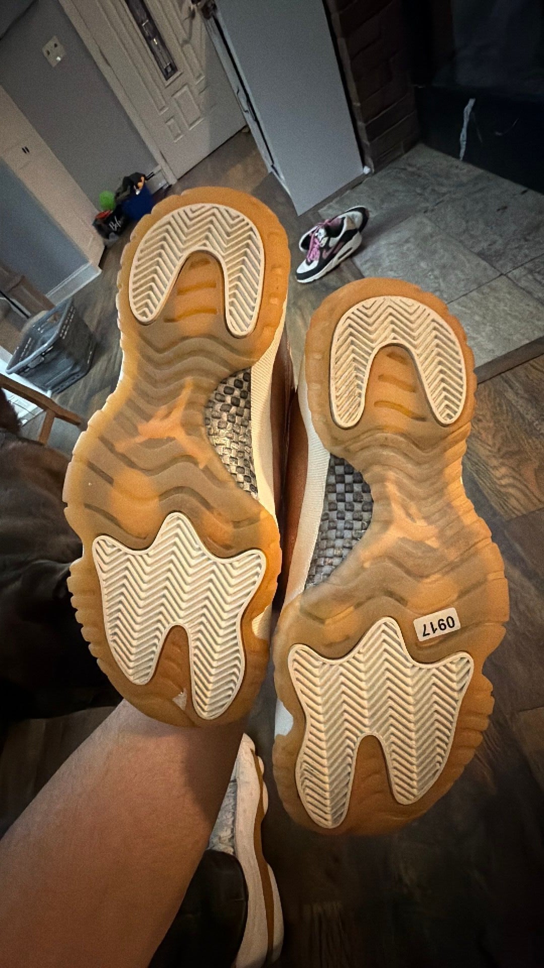 0917 jordan 11 retro low rose fold