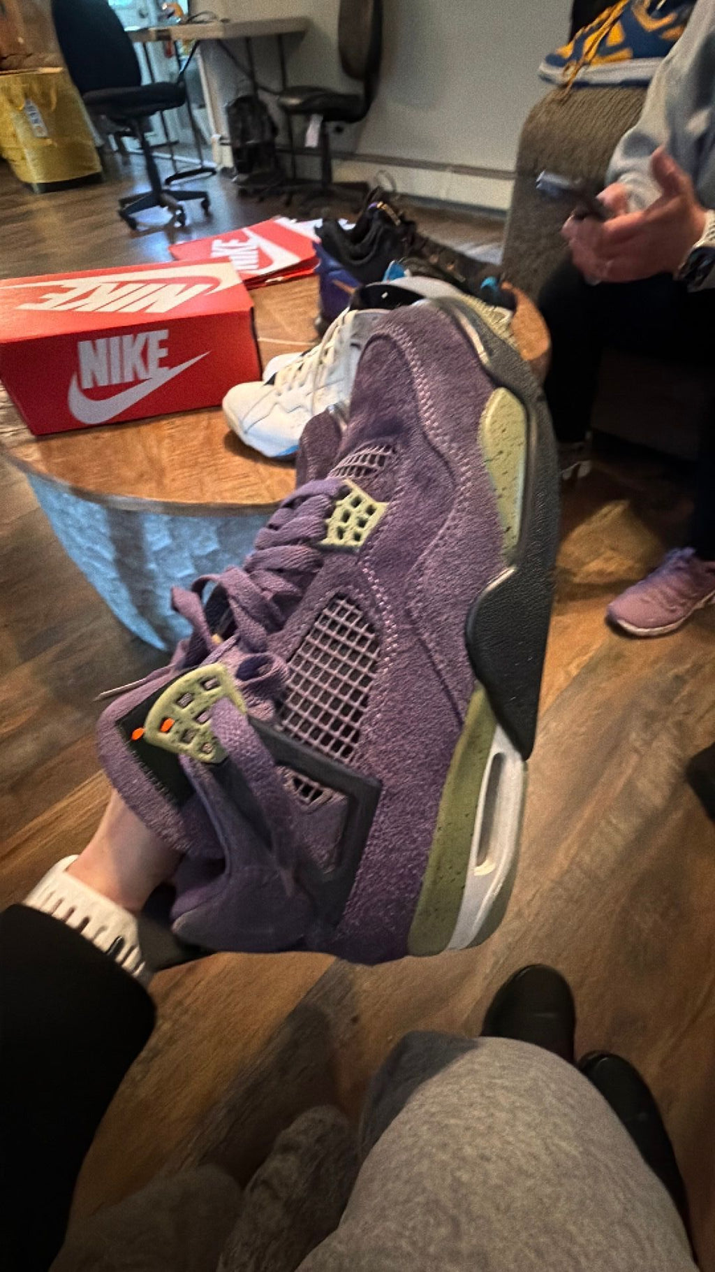 1110 Jordan 4 Retro sneakers in the "Canyon Purple