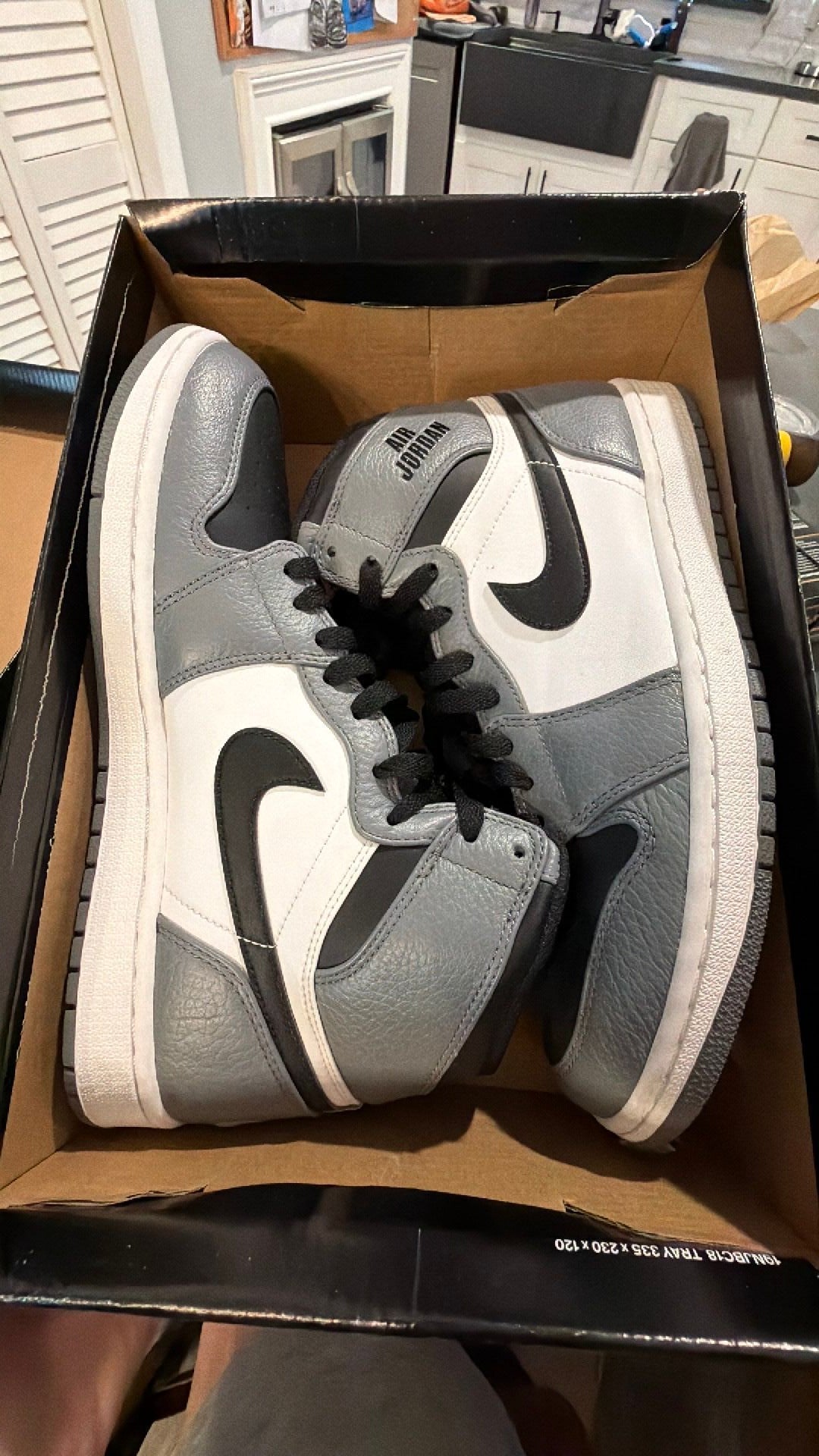 1884 NIKE AIR JORDAN 1 RETRO HIGH 332550 024 SIZE 9 (GREY/BLACK/WHITE) (MVP010951)