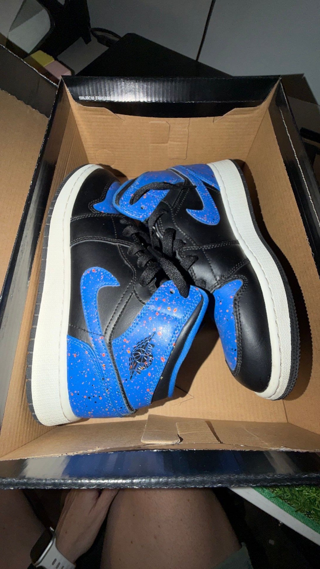 1821 Jordan 1 mid Splatter